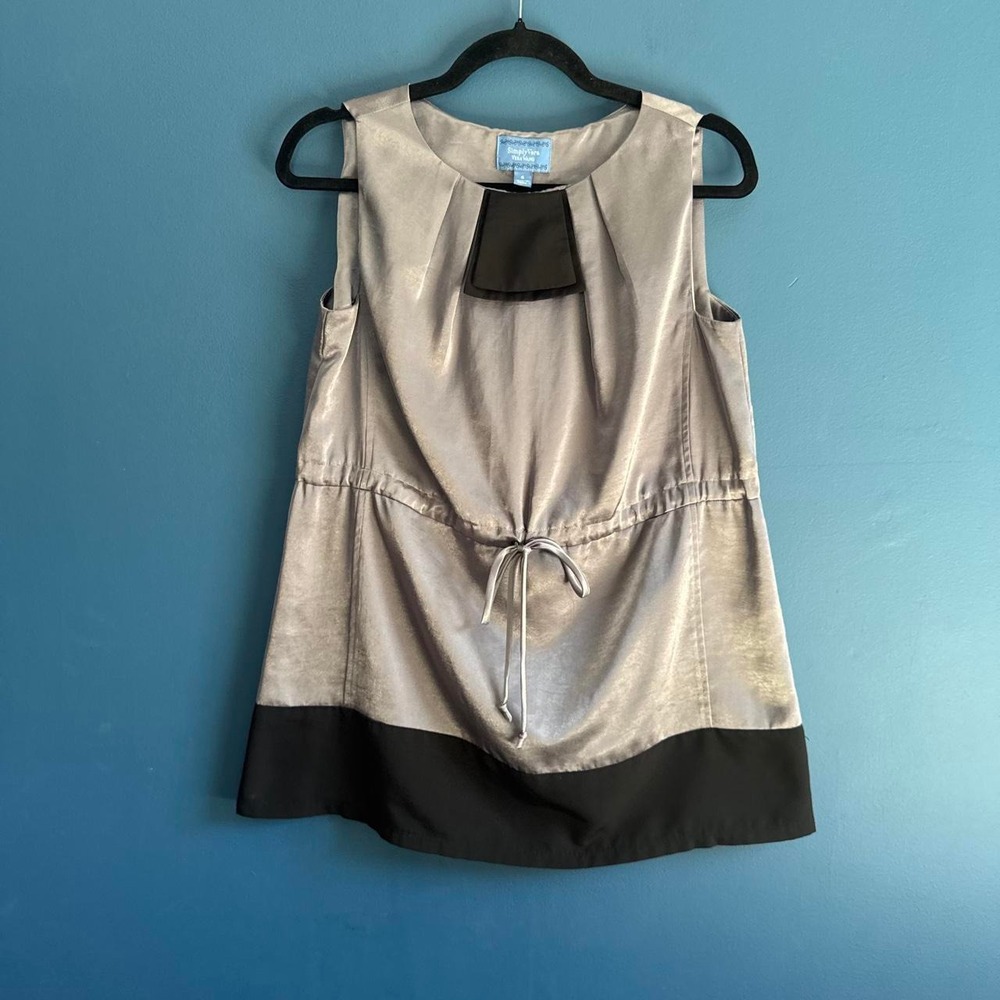 Simply Vera Wang Tunic Blouse Women's Size 6 Silver Black Ruffle 2000s Classic